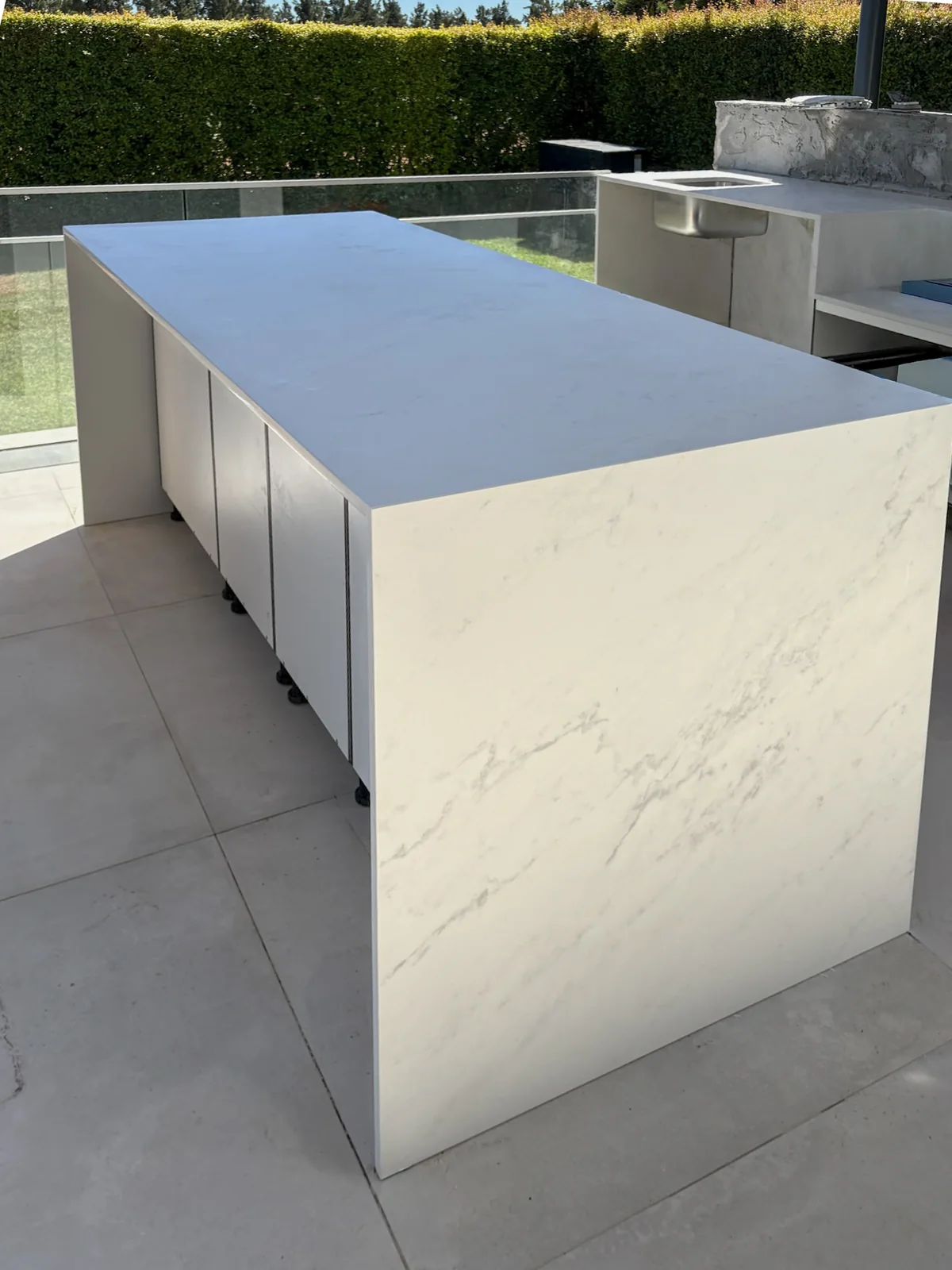 Îlot de cuisine extérieure en Dekton Marina de 20 mm
