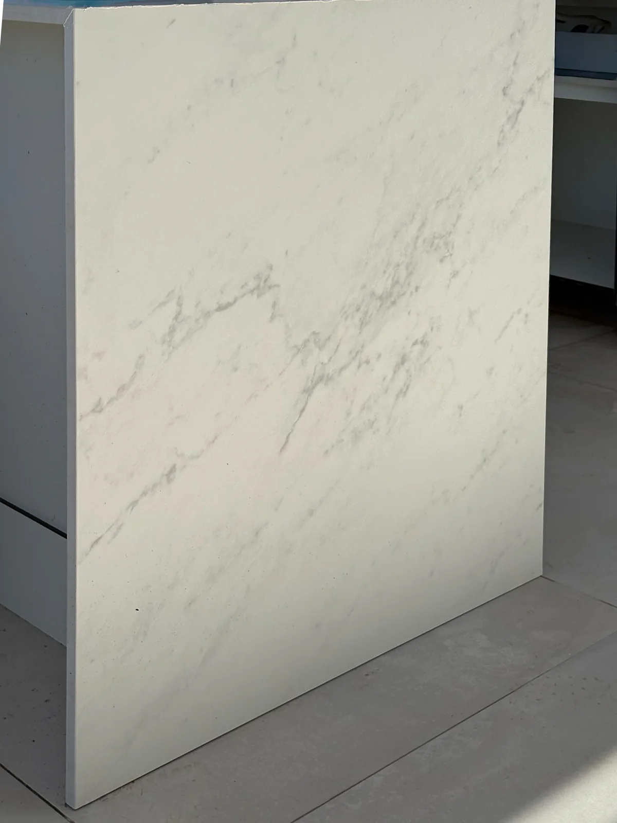 Détail de cuisine extérieure en Dekton Marina de 20 mm