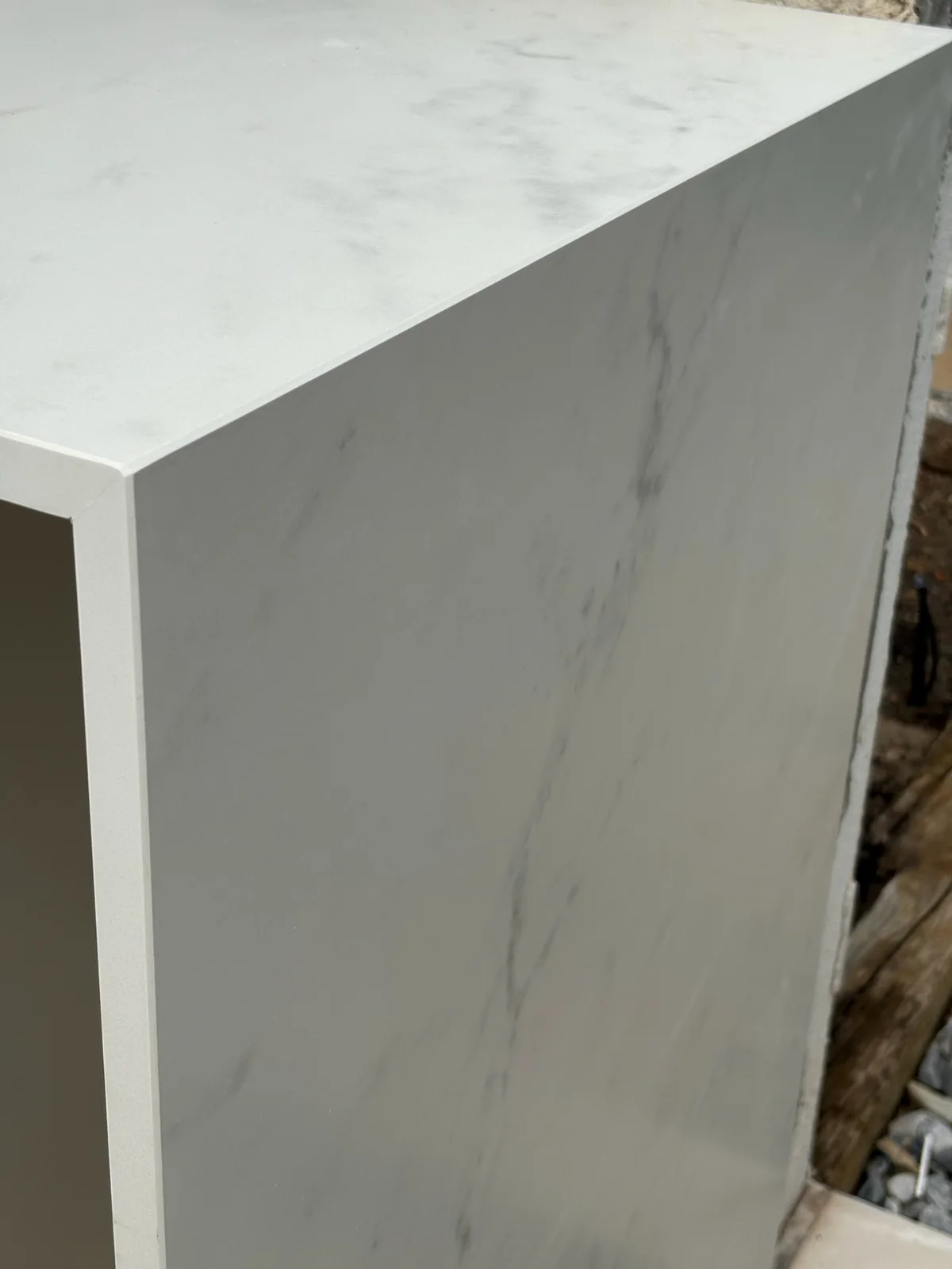 Détail de cuisine extérieure en Dekton Marina de 20 mm
